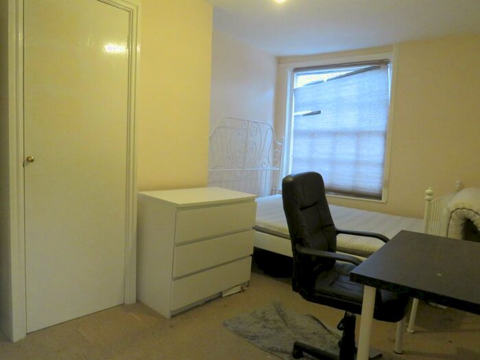 2 Bedroom Apartment To Rent In Market Square, Buckingham, MK18