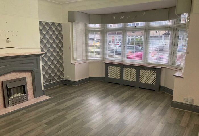 5 Bedroom Terraced House To Rent In Cecil Avenue, Hornchurch, RM11