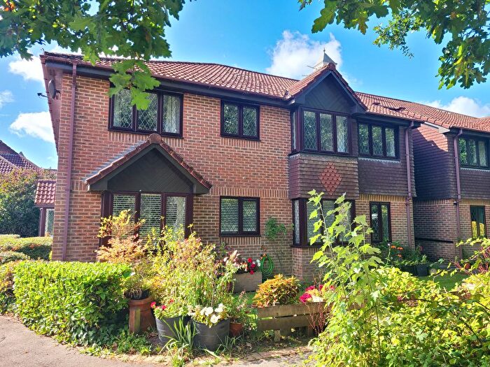 2 Bedroom Flat For Sale In Holland Road, Totton, SO40