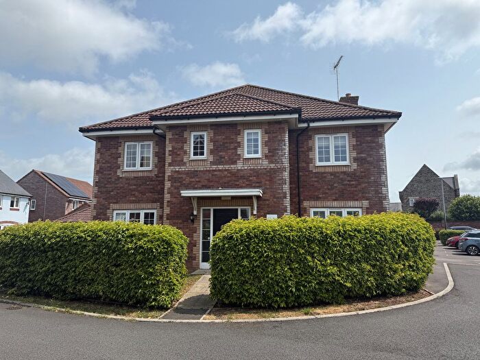 1 Bedroom Flat For Sale In Fox Close, Thornbury, BS35