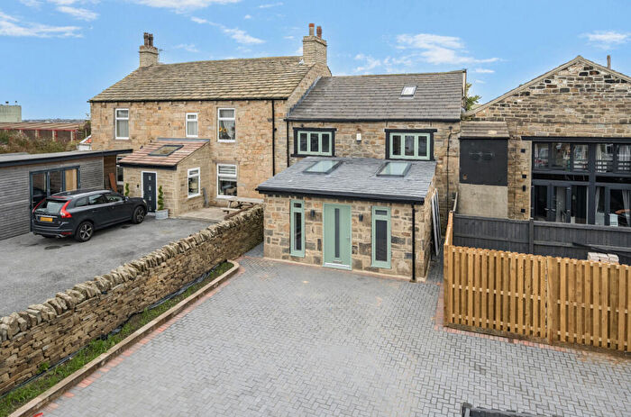 3 Bedroom Terraced House For Sale In Westgate Hill Street, Bradford, BD4