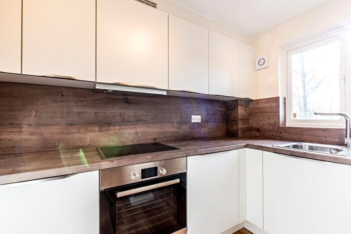 1 Bedroom Flat To Rent In Dunnock Close, N9