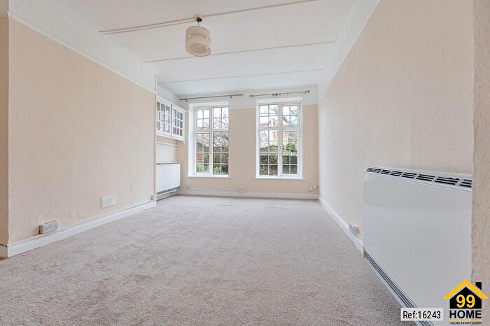 1 Bedroom Flat For Sale In St James Court, Croydon, Surrey, CR0