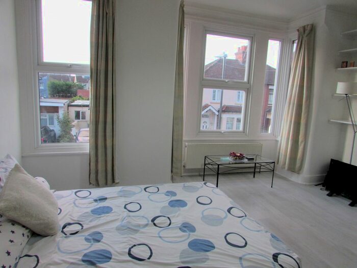 2 Bedroom Flat To Rent In Gordon Road, Harrow Wealdstone, Middlesex, HA3