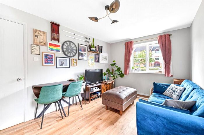 1 Bedroom Flat For Sale In Beaufort Close, Highams Park, London, E4