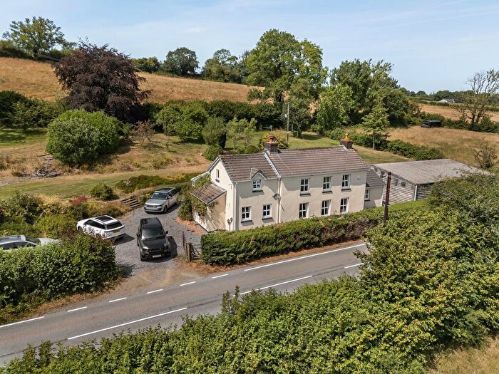 4 Bedroom Detached House For Sale In Llangadog, SA19