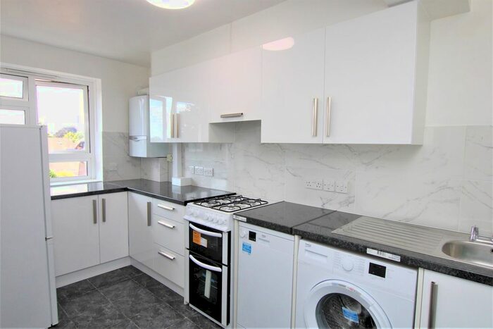 2 Bedroom Flat To Rent In Upper Fosters, New Brent Street, Hendon, NW4