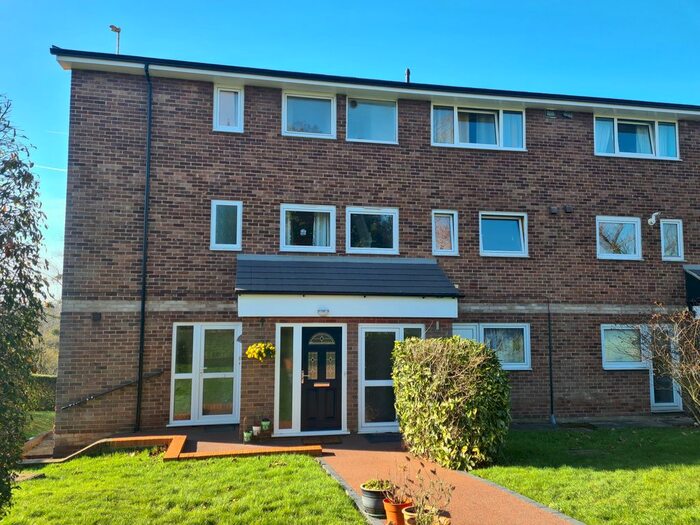 3 Bedroom Maisonette To Rent In Denham Close, Maidenhead, Berkshire SL6