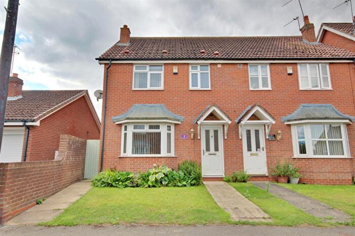 3 Bedroom Semi-Detached House For Sale In King Street, Woodmansey, Beverley, HU17