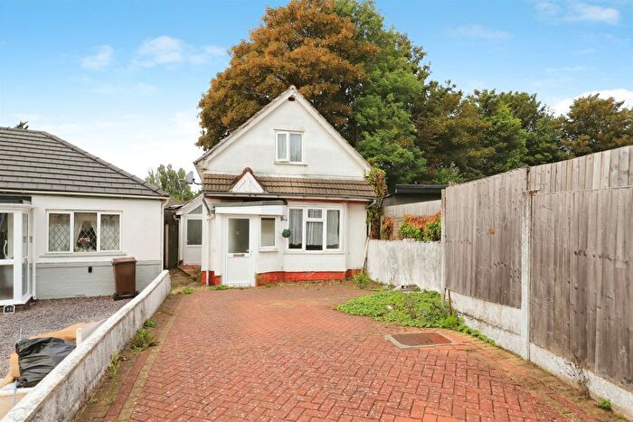 3 Bedroom Detached Bungalow For Sale In Beaconsfield Avenue, Parkfields, Wolverhampton, WV4