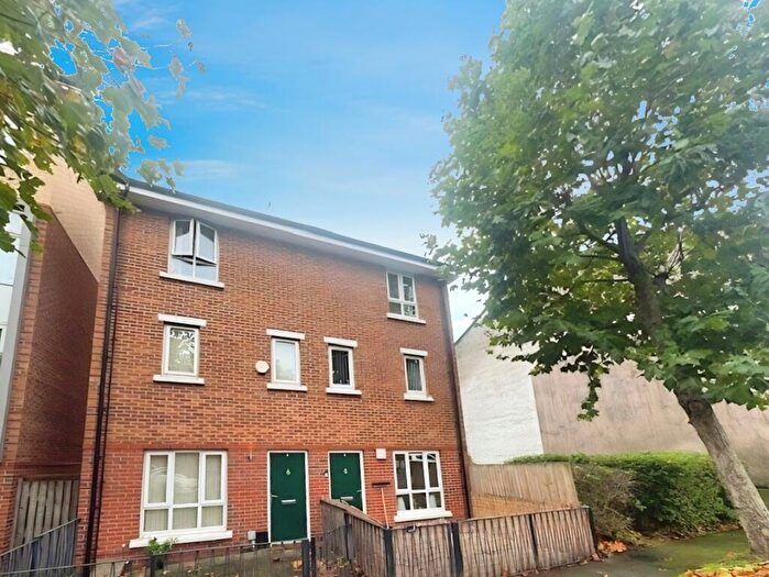 3 Bedroom Town House To Rent In Wilbraham Street, Everton, Liverpool, L5