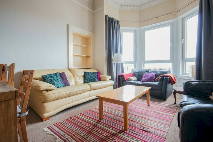 6 Bedroom Flat To Rent In L &#; Polwarth Gardens, Edinburgh, EH11