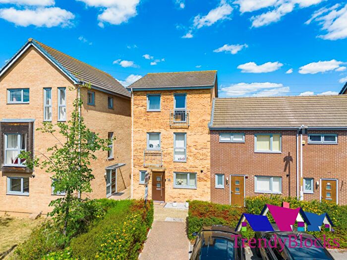 5 Bedroom End Of Terrace House For Sale In Rambler Lane, Dartford, DA1