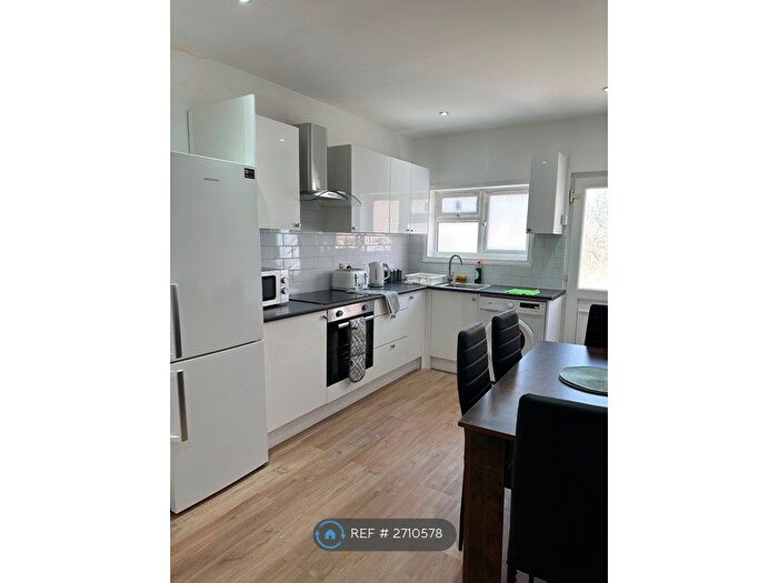 4 Bedroom End Of Terrace House To Rent In College Gardens, London, N18