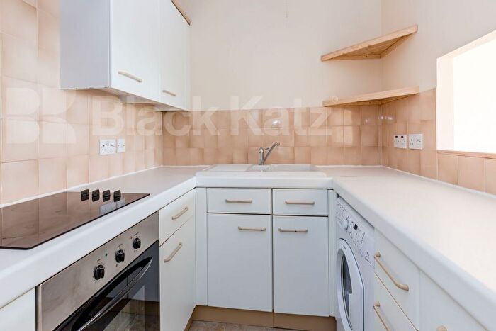 2 Bedroom Flat To Rent In Bunning Way, Caledonian Road, N7