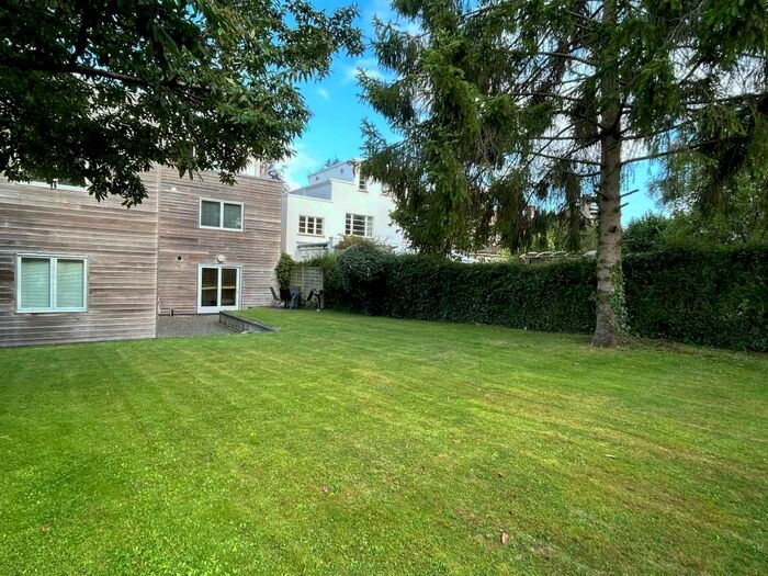 2 Bedroom Flat To Rent In Botley, Oxford, OX2