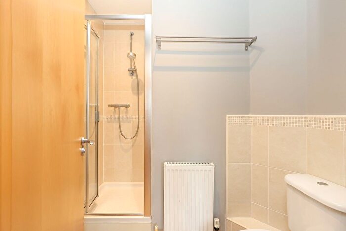 2 Bedroom Flat For Sale In Greenacre Close, Sheffield, S12