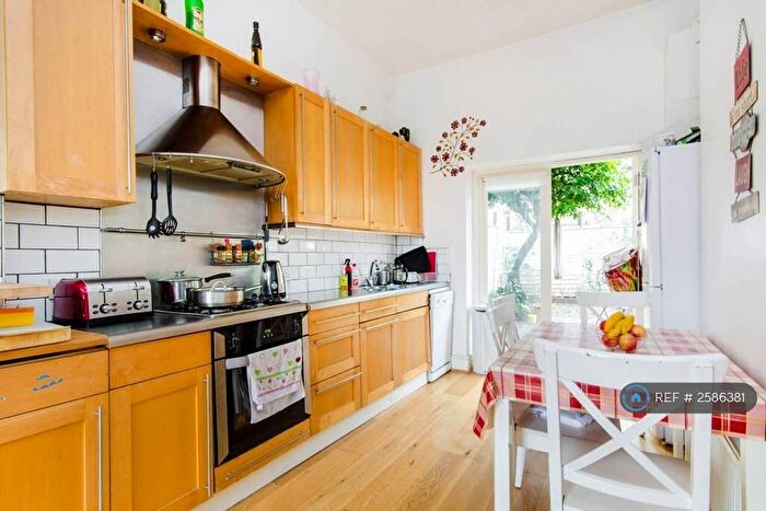 2 Bedroom Flat To Rent In Tollington Way, London, N7