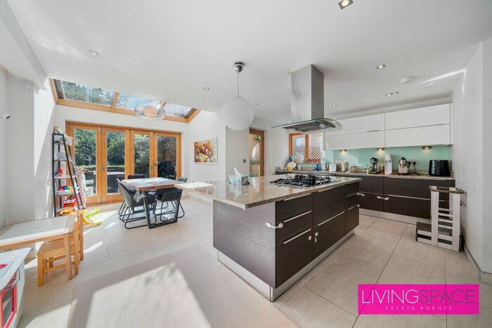 4 Bedroom Town House To Rent In Richmond Avenue, London, N1