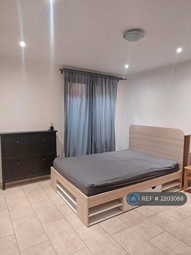 2 Bedroom Flat To Rent In City Road, London, EC1V