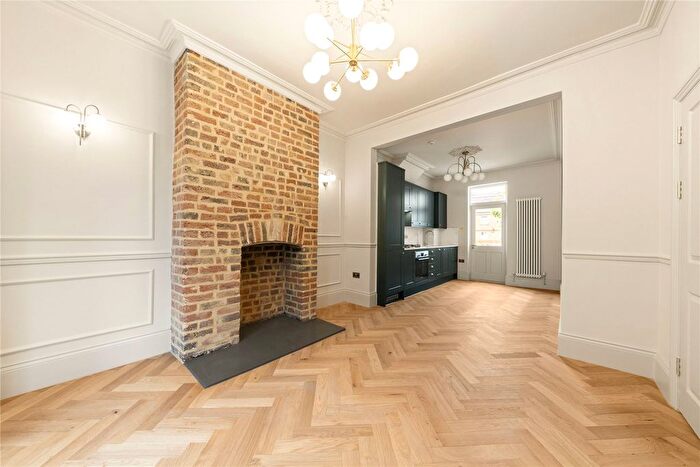 3 Bedroom Flat For Sale In Pixley Street, Limehouse, London, E14