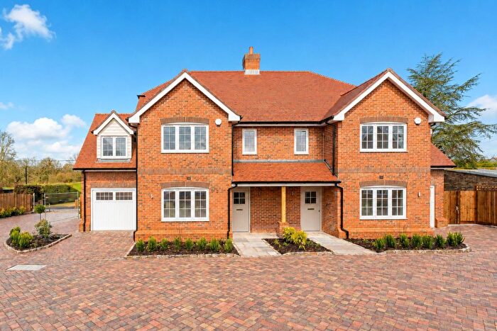 3 Bedroom Semi Detached House For Sale In Bowling Alley, Crondall Farnham, GU10