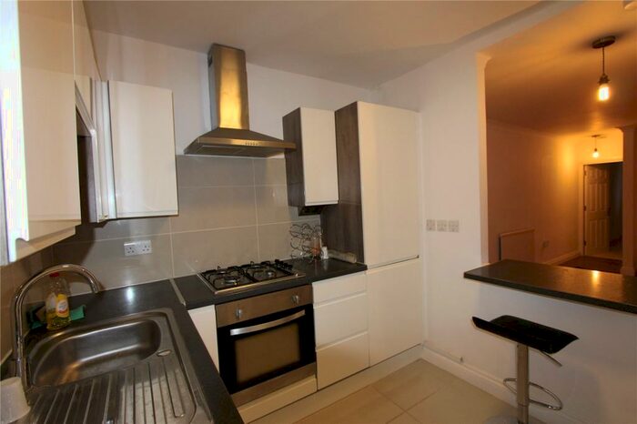2 Bedroom Flat To Rent In Cat Hill, East Barnet, EN4