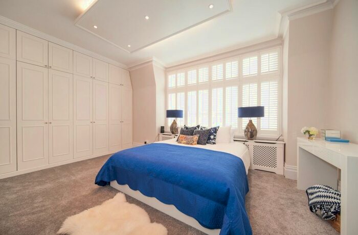 3 Bedroom Flat To Rent In Old Court House, Old Court Place, Kensington, London, W8