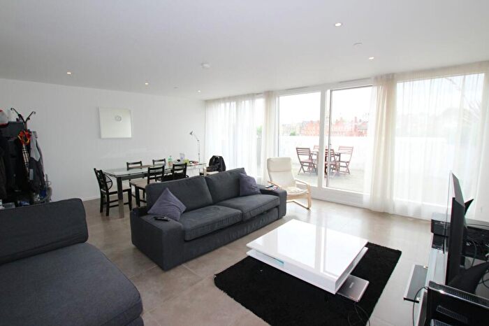 3 Bedroom Flat To Rent In Canal Street, Nottingham, NG1