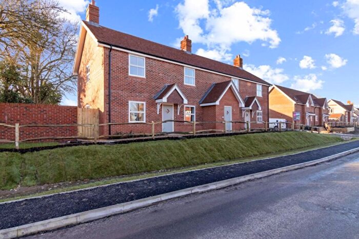 2 Bedroom Flat For Sale In Coombe Road, Petersfield, GU32