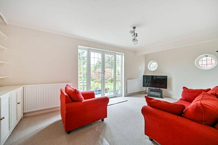 3 Bedroom Semi-Detached House For Sale In Overdale Avenue, New Malden, KT3