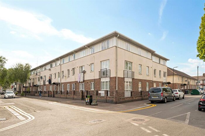 2 Bedroom Flat For Sale In Wellington Road, Leyton, E10