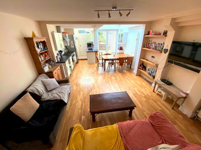 4 Bedroom Terraced House To Rent In Denzil Road, Guildford, GU2