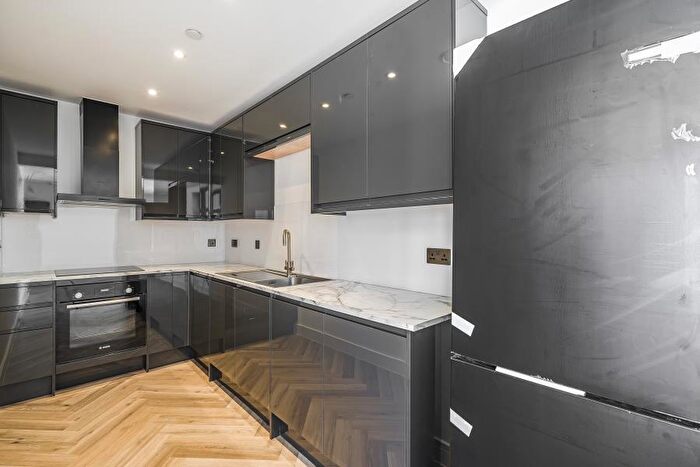 1 Bedroom Flat To Rent In Weybridge, Surrey, GU21