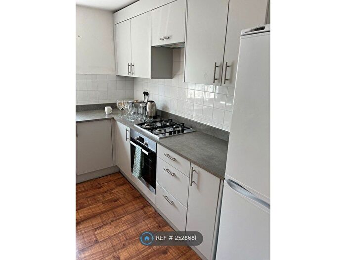 3 Bedroom Flat To Rent In East Dulwich Grove, London, SE22