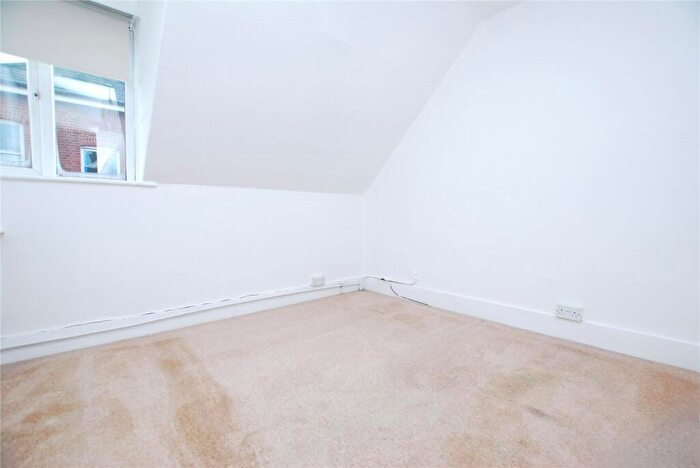 1 Bedroom Penthouse To Rent In York Road, Guildford, Surrey, GU1