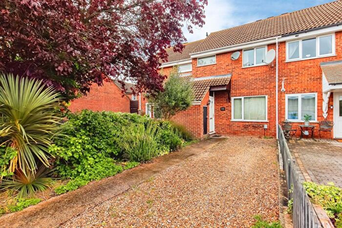 3 Bedroom Terraced House For Sale In Hamble Road, Bedford, MK41