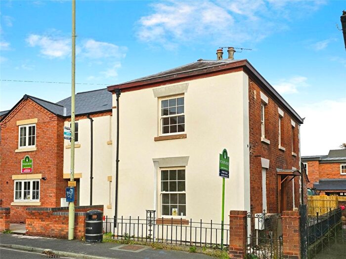 3 Bedroom End Terrace House For Sale In Salop Road, Oswestry, Shropshire, SY11