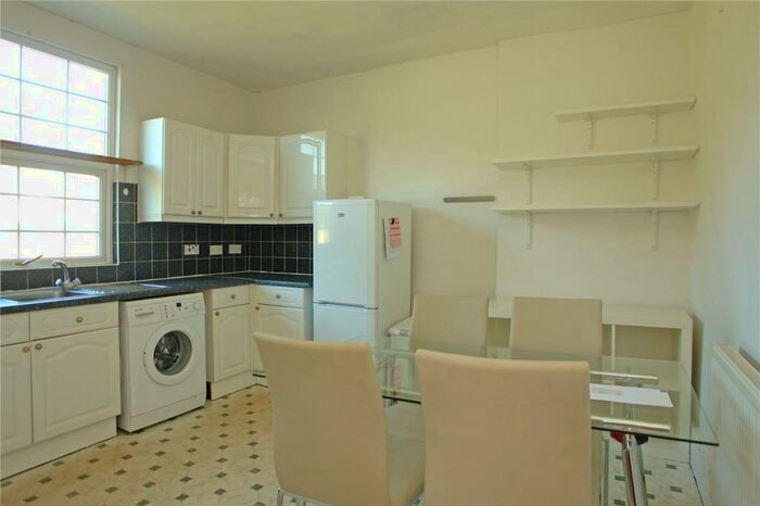 3 Bedroom Maisonette To Rent In Grove Lane, Camberwell, London, SE5