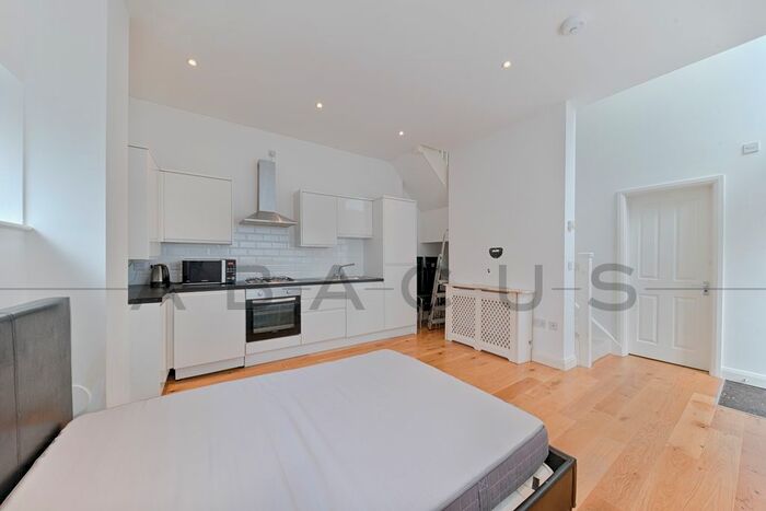 Studio To Rent In Rose Joan Mews, West Hampstead, NW6