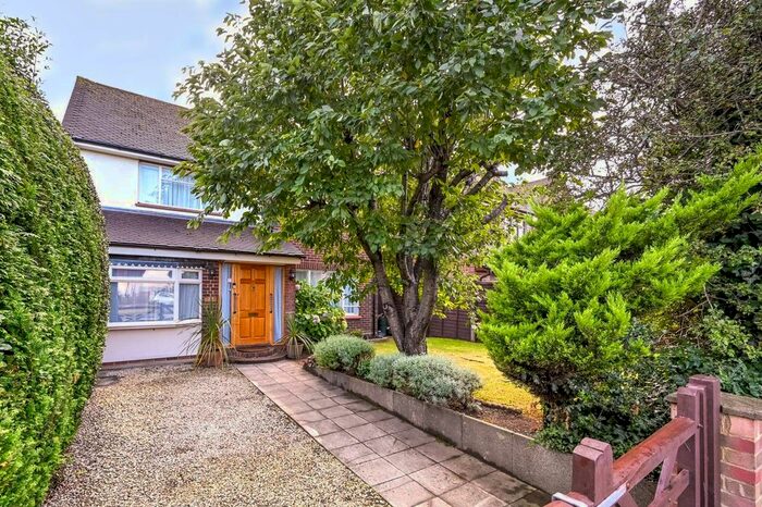 3 Bedroom Detached House To Rent In Imperial Road, Windsor, SL4