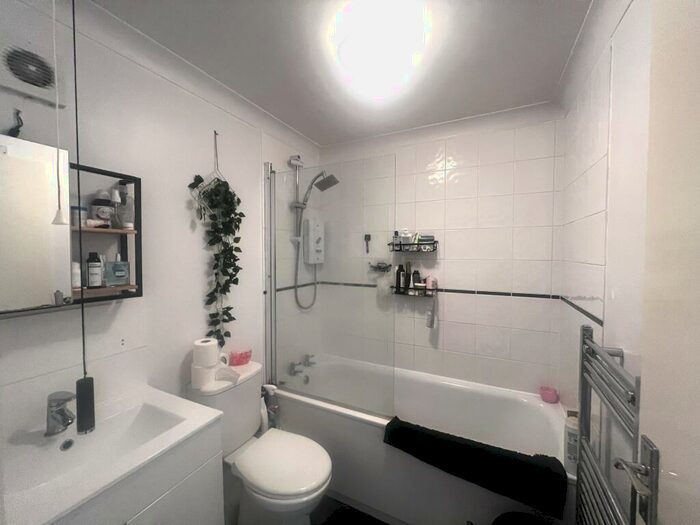 1 Bedroom Apartment To Rent In Langney Road, Eastbourne, BN22