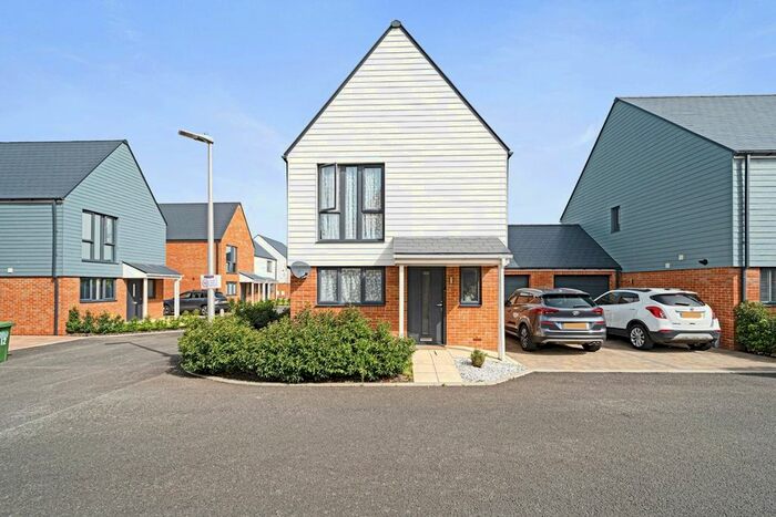 3 Bedroom Link Detached House For Sale In Birch Road, Polegate, Sussex, BN26