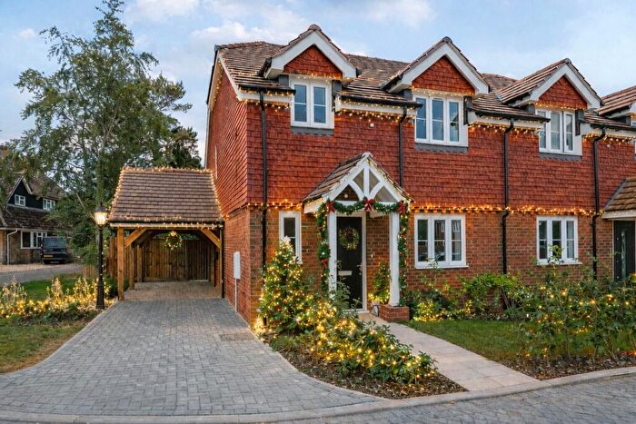 3 Bedroom Semi Detached House For Sale In Fuggle Hop Close, Tongham, Surrey, GU10