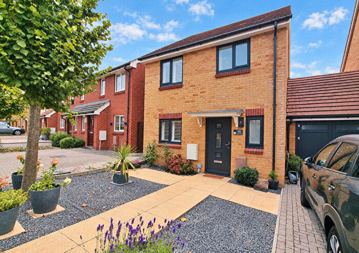3 Bedroom Link Detached House For Sale In South Downs Rise, Bedhampton, PO9