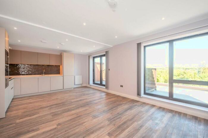 2 Bedroom Flat To Rent In Albert Road, New Barnet, Barnet, EN4