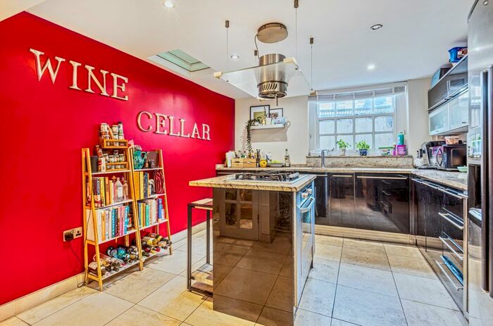 3 Bedroom Terraced House To Rent In Southwark Bridge Road, London, SE1