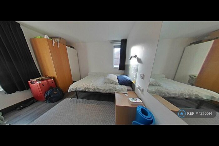 9 Bedroom Terraced House To Rent In Great Western Street, Rusholme, M14