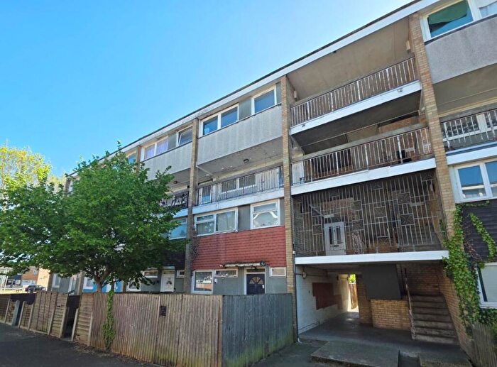 3 Bedroom Maisonette For Sale In Craylands, Basildon, Essex, SS14