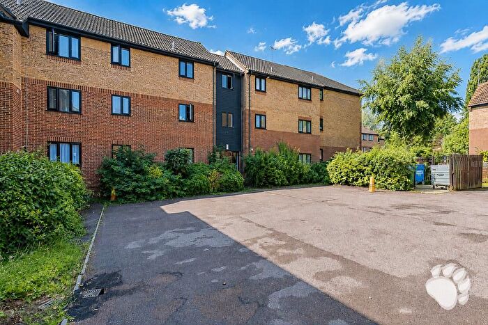 2 Bedroom Flat For Sale In Copperfields, Laindon, SS15